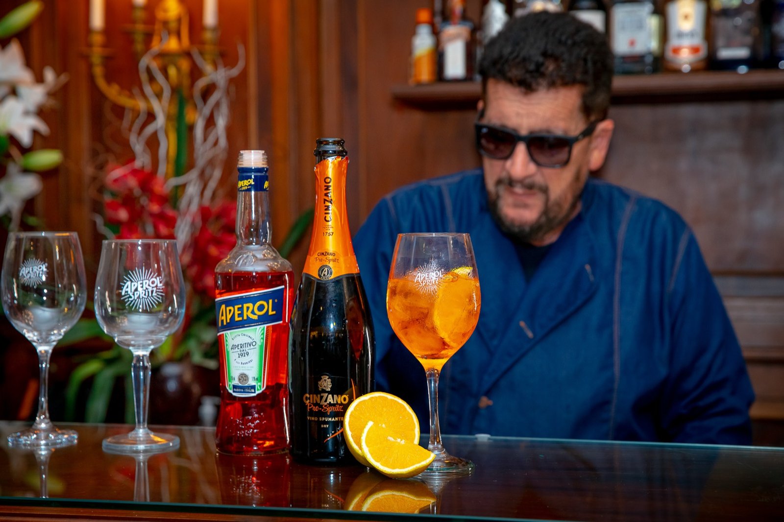 Open bar do Espaço Oz com garrafas e drinks para festa de casamento em Marília